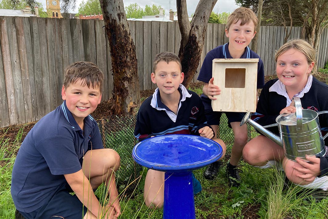 Through Hamilton (Gray Street) Primary School’s Bird Habitat Project, students were able to learn more about native birds, their habitats and how to conduct bird surveys.
